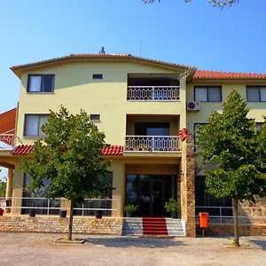 Hotel Viktoria Tirana, Mjull-Bethore
