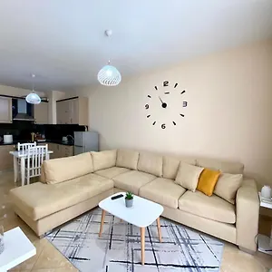 Chlo 2 Apartment